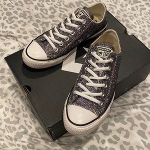 Womens Converse low top Chucks